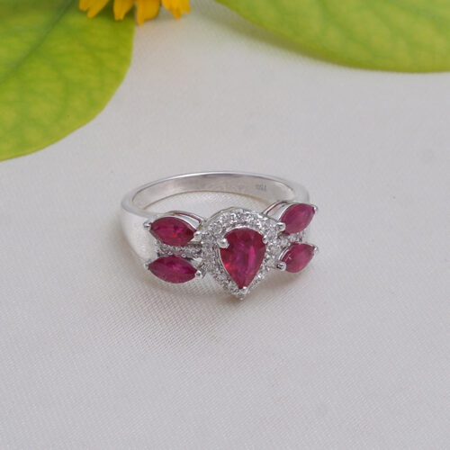 Ruby & diamond ring in 18KT white gold