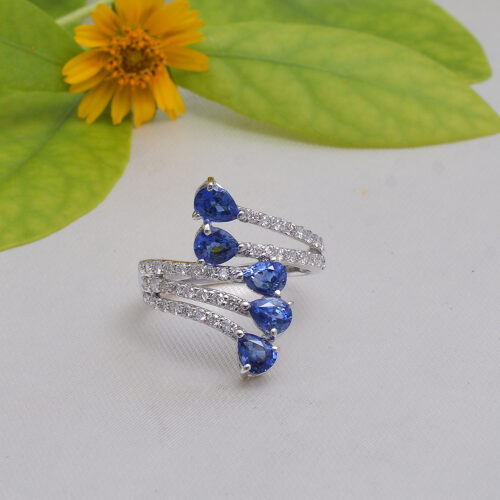Pear shape Blue sapphire & diamond ring in 18KT white gold