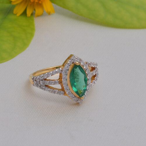 Emerald marquise & diamond ring in 18KT gold