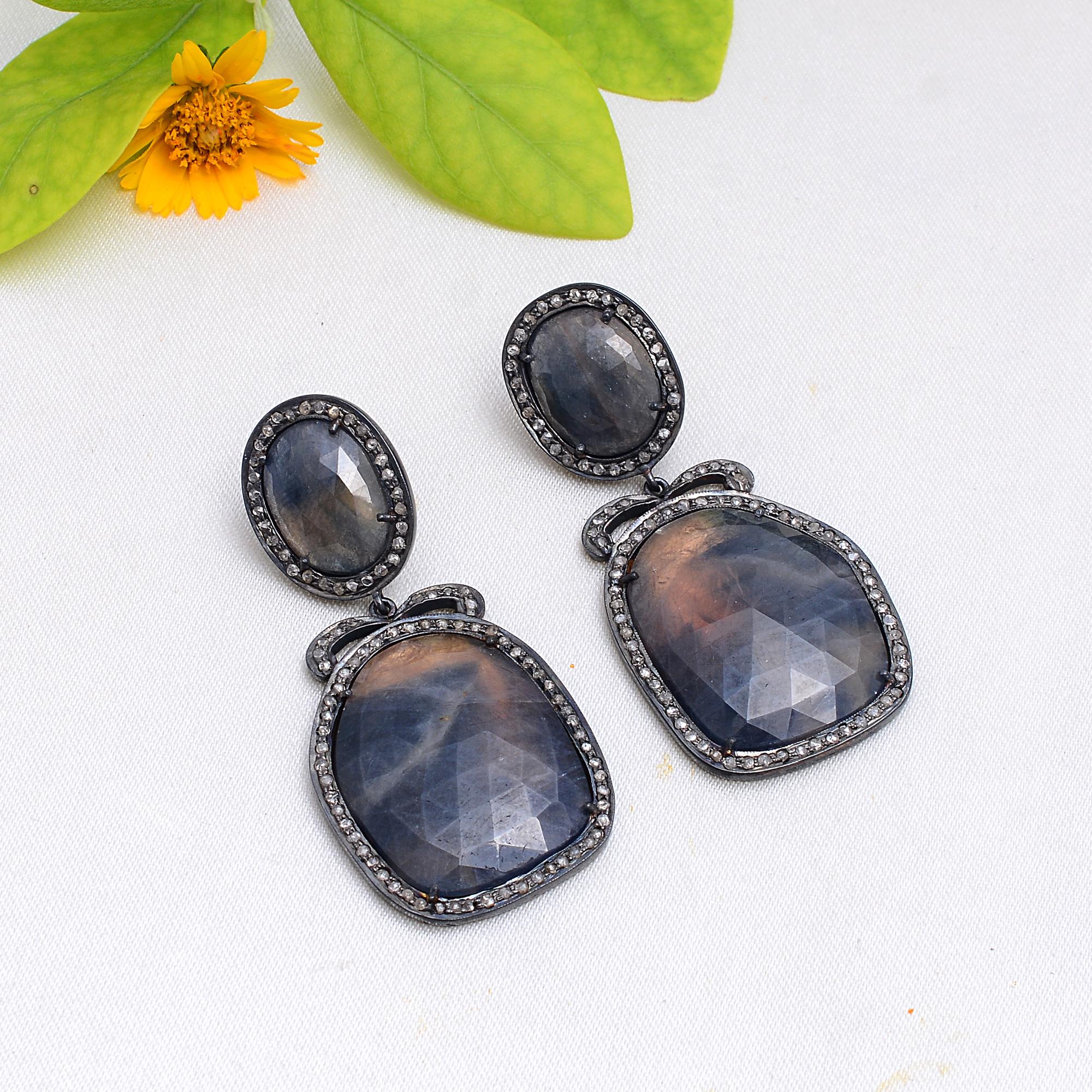 Multi sapphire & uncut diamonds Victorian ring in silver