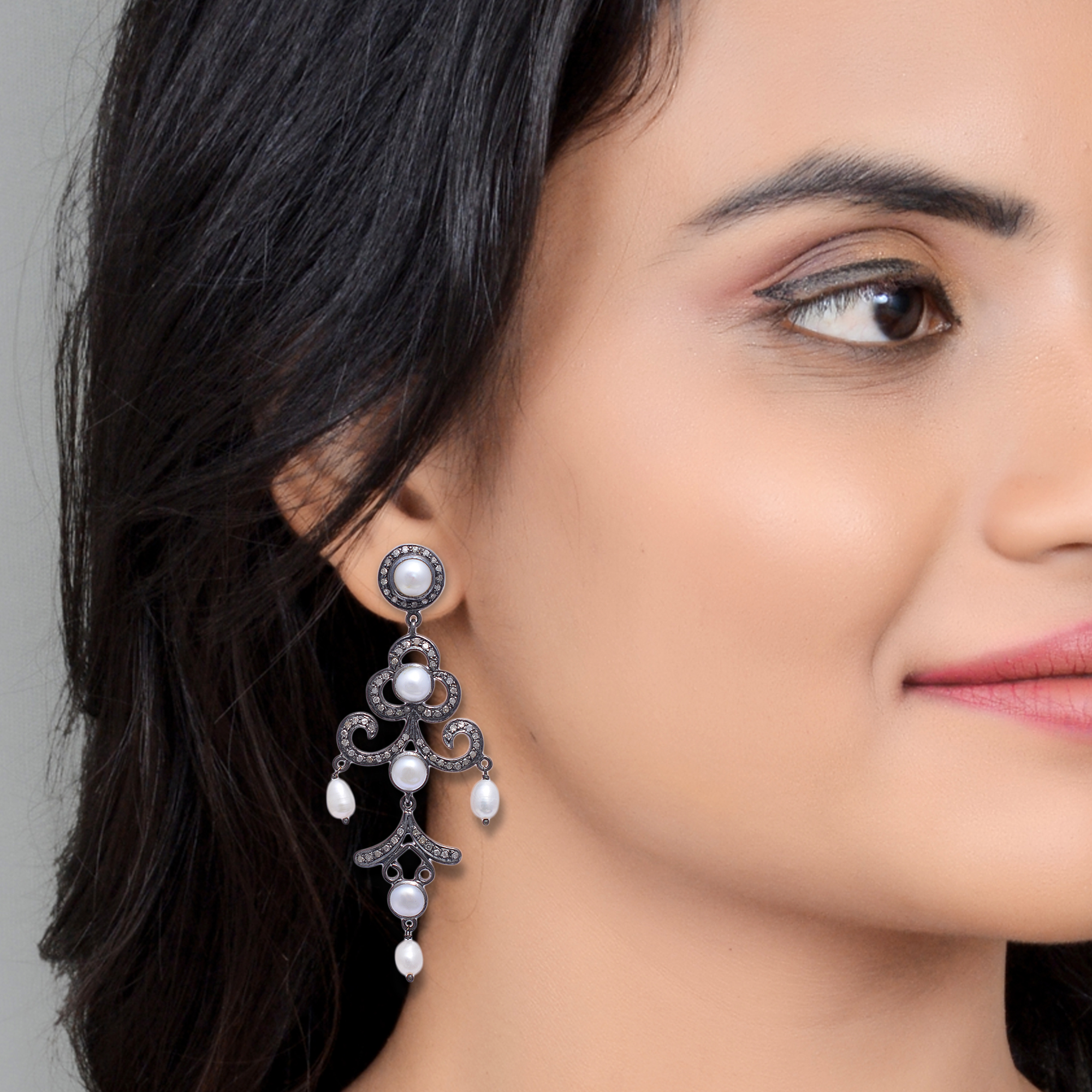 Victorian pair of earrings with Pearls & diamonds in silver - Image 2