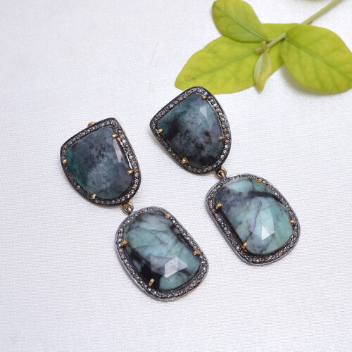 Emerald & uncut diamonds Victorian earrings in silver