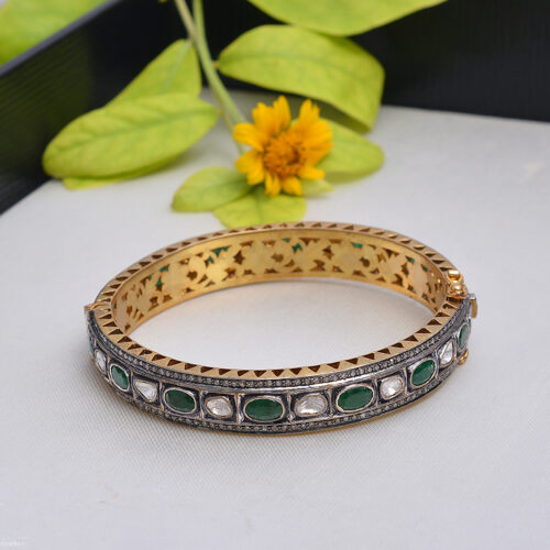Emeralds, diamond polkis & uncut diamonds Victorian bangle in gold plated silver 
