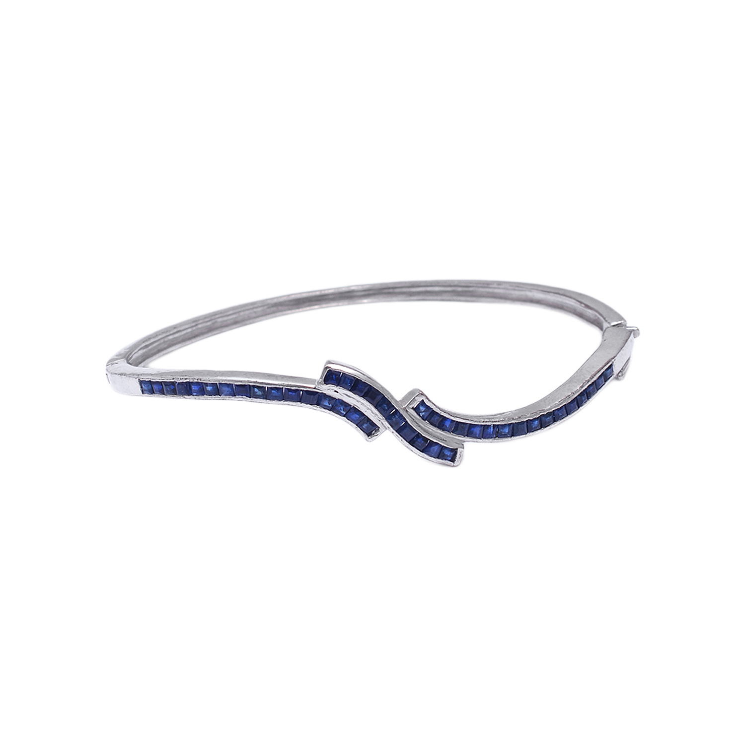 Square blue sapphire bangle in silver - Image 3