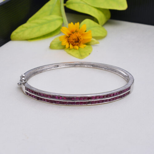 Square rubies bangle in silver
