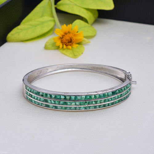 Square emeralds bangle in silver