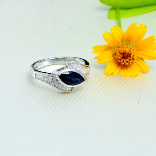 Marquise blue sapphire & baguette diamonds ring in 18ct white gold 