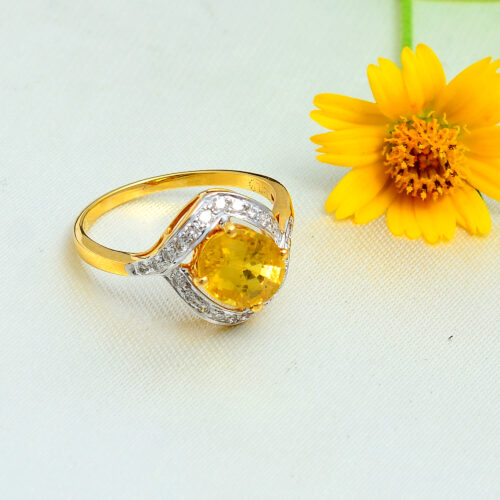 Oval yellow sapphire & diamonds ring in 18ct yellow gold