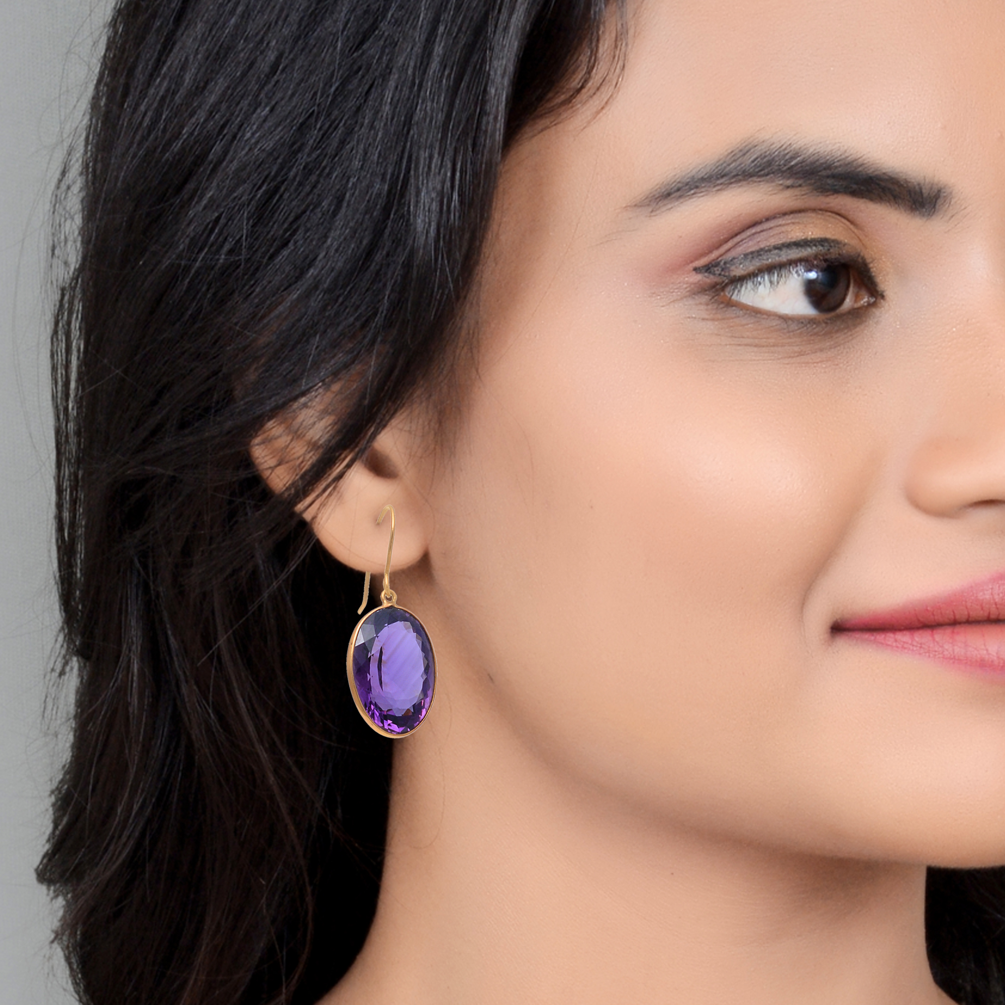 Oval emythist Bazel earrings in 18ct gold - Image 3