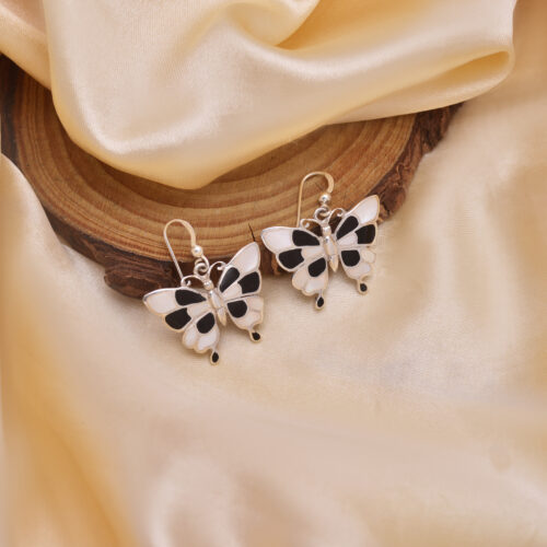 Mother of pearl & onyx earrings in silver