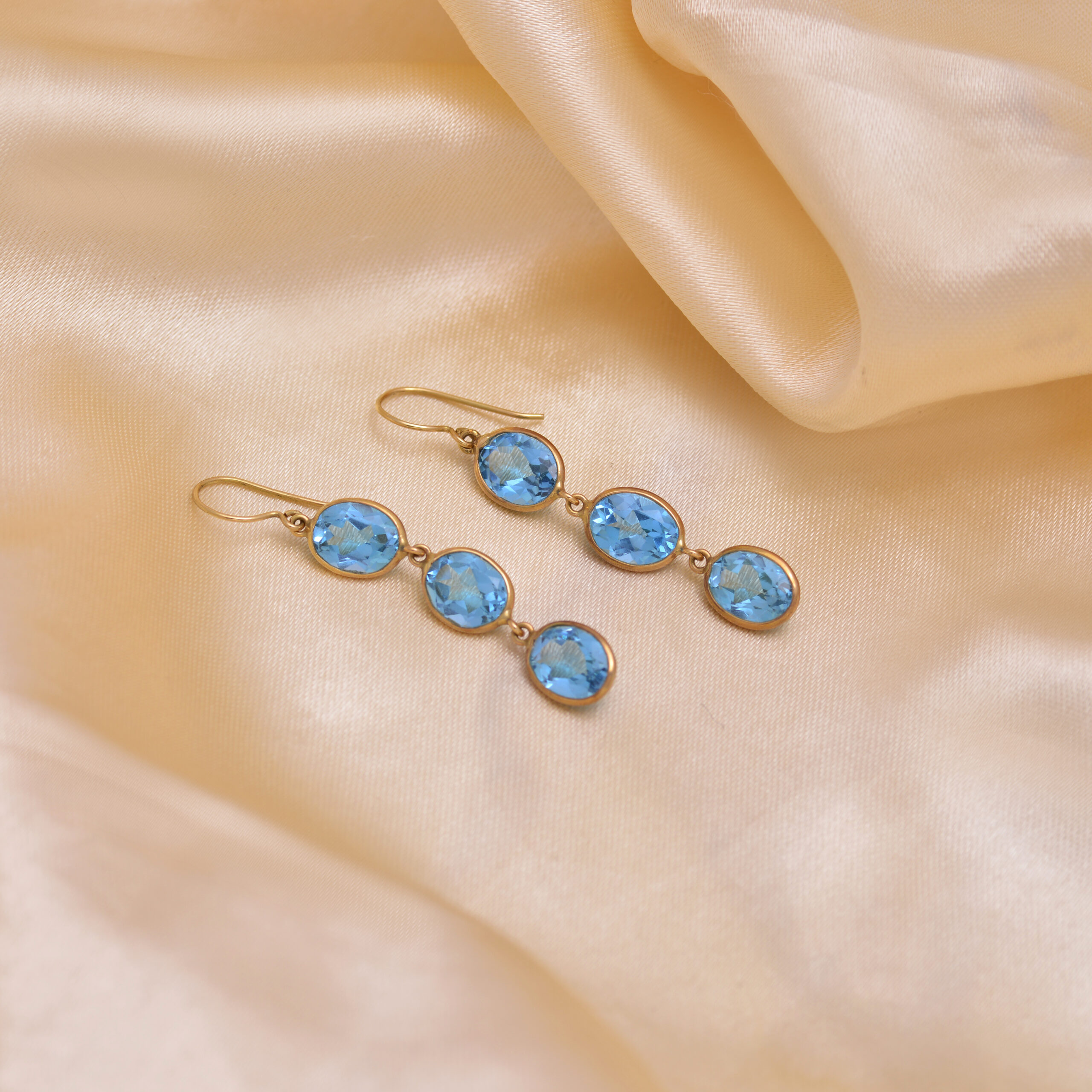 Oval blue topaz earrings in 18KT gold