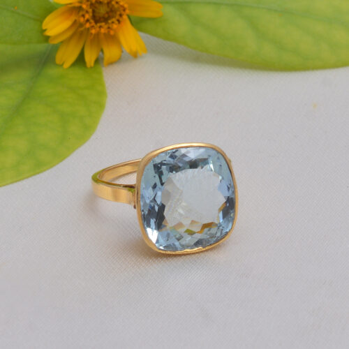 Aquamarine ring in 18KT yellow gold