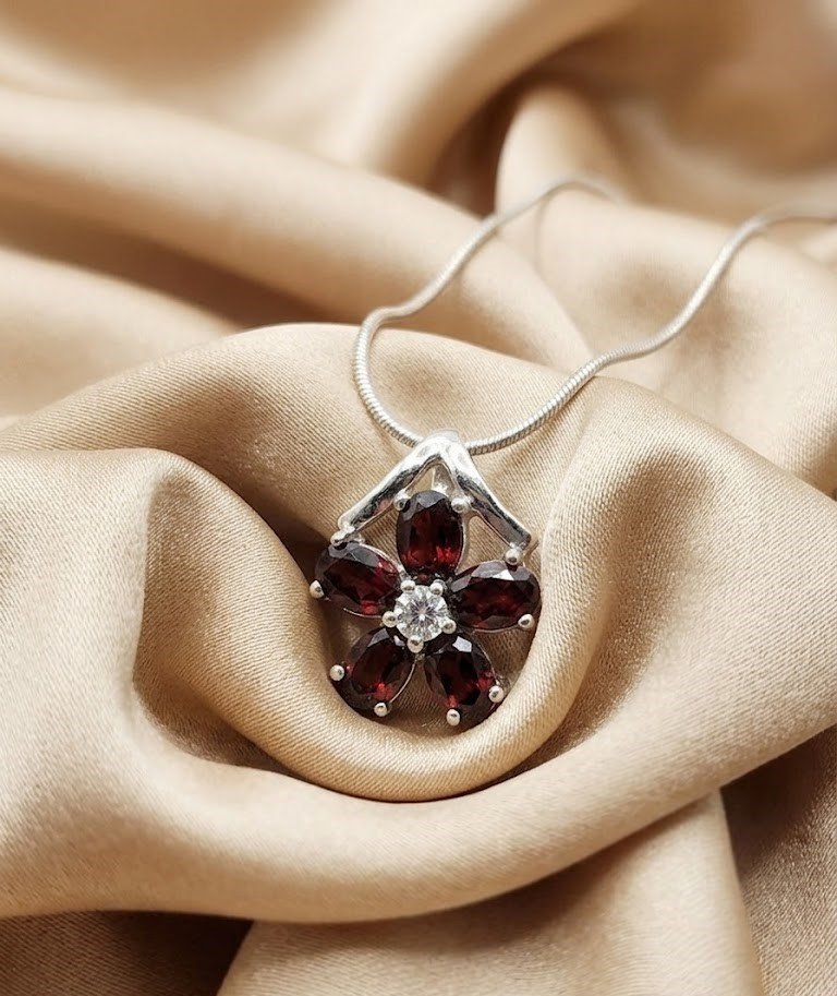 Natural Red Garnet Flower Silver Pendant - Image 2
